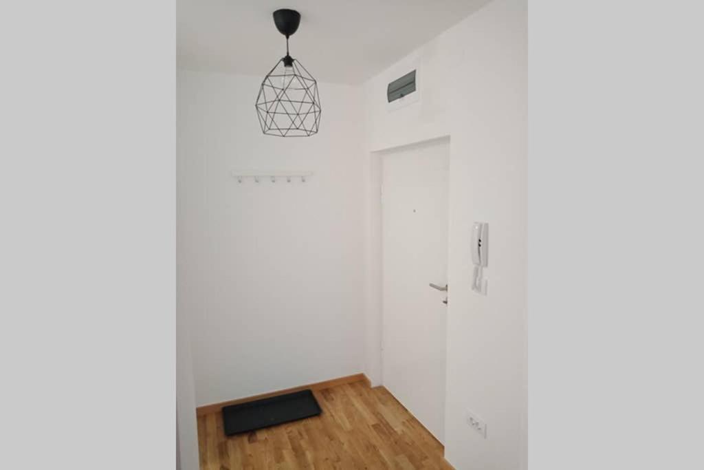 Uptown Girl Apartment เบลเกรด ภายนอก รูปภาพ