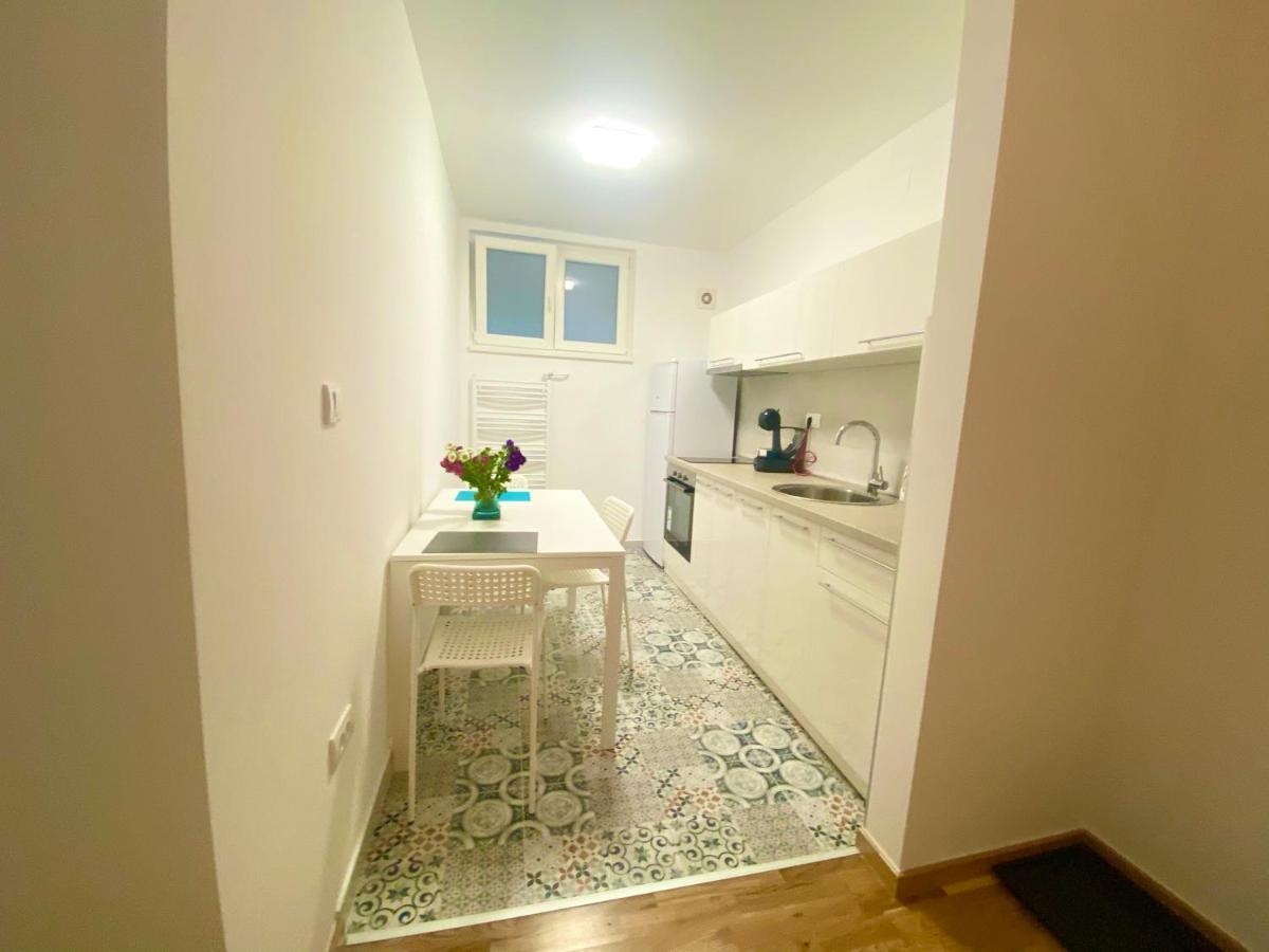 Uptown Girl Apartment เบลเกรด ภายนอก รูปภาพ